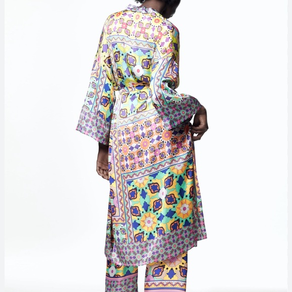 Zara Women's Kimono Robe Style Floral Print Midi Open Front With Tie Size M NWT - Picture 3 of 15